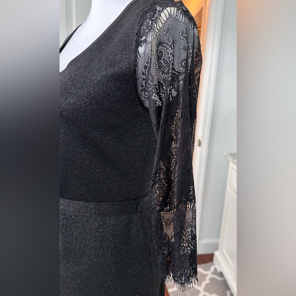 Carmen Marc Valvo black party dress with lace sleeves. - Picture 7 of 12